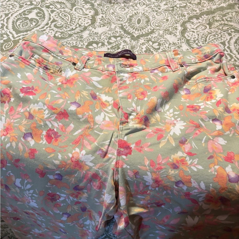 Gloria Vanderbilt Pink and Orange Cropped Floral Jeans